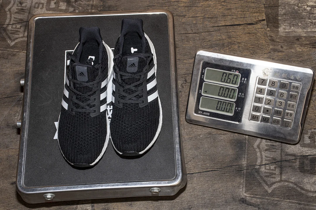 Adidas Ultraboost 4.0 – replica sneakers size 39/39.5/40/40.5/41/41.5/42/42.5/43/43.5/44/44.5/45/45.5/46
